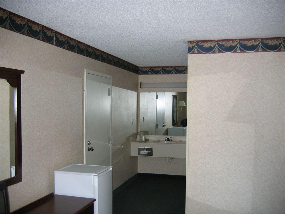 America'S Best Value Inn & Suites Sheridan Bagian luar foto
